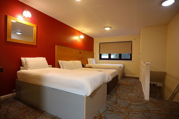 Room 32 of 51