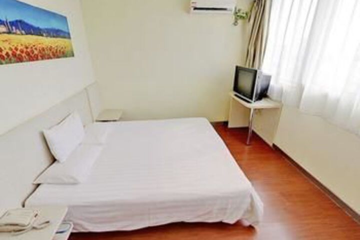 Room 11 of 21