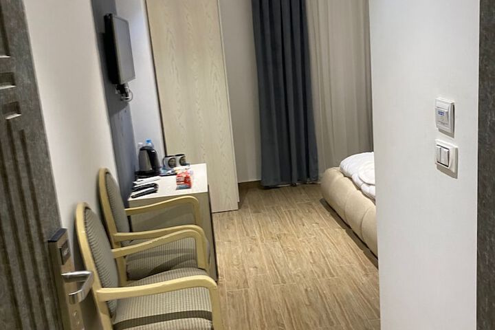 Room 9 of 23