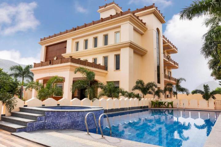 Treebo Premium Royal Amar With Mountain View & Swimming Pool
