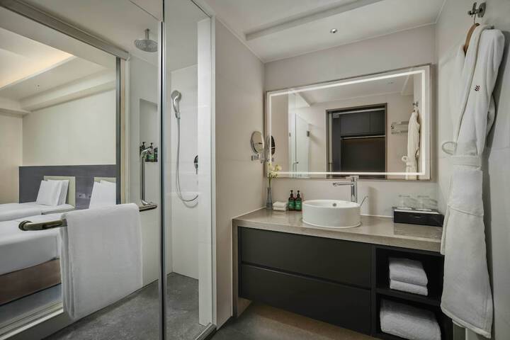 Room 21 of 107