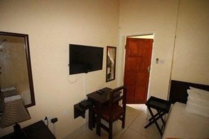Room 16 of 25