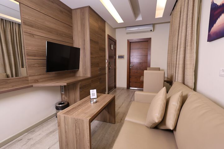 Room 27 of 105