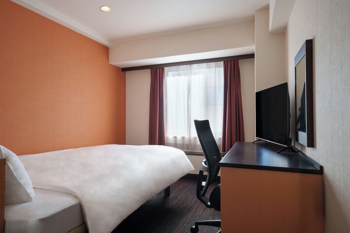 Room 27 of 62