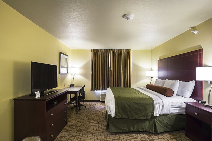 1 King Bed (5 of 6)