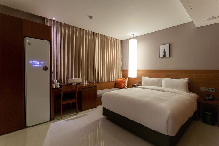 Room 9 of 29
