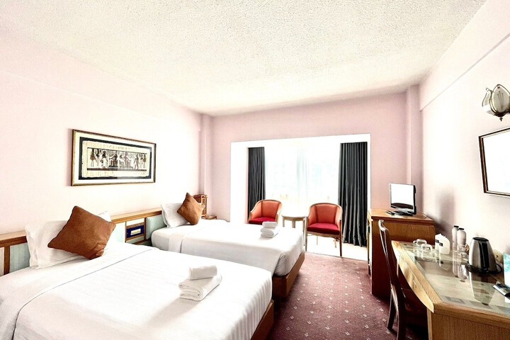 Room 16 of 32