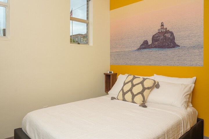 Room 13 of 27