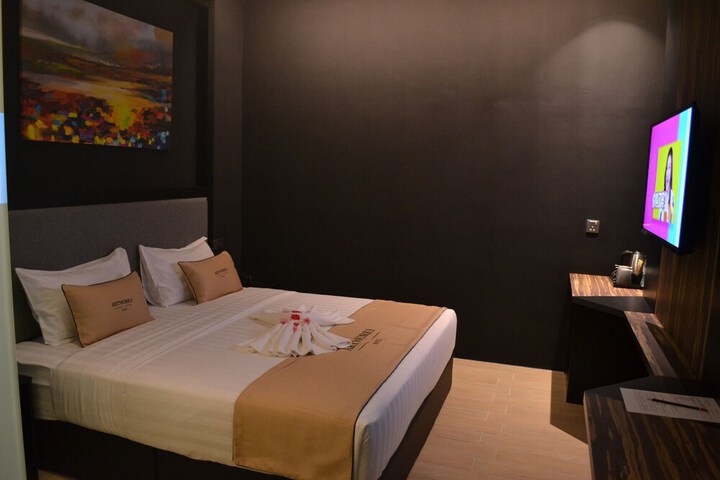 Room 16 of 73