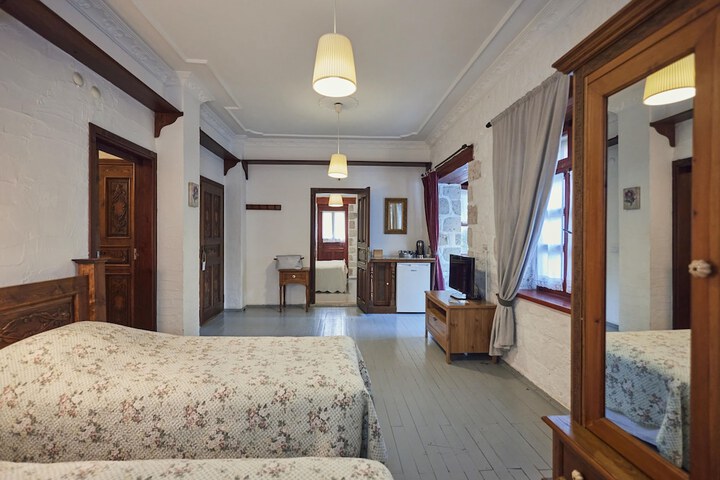 Room 8 of 114