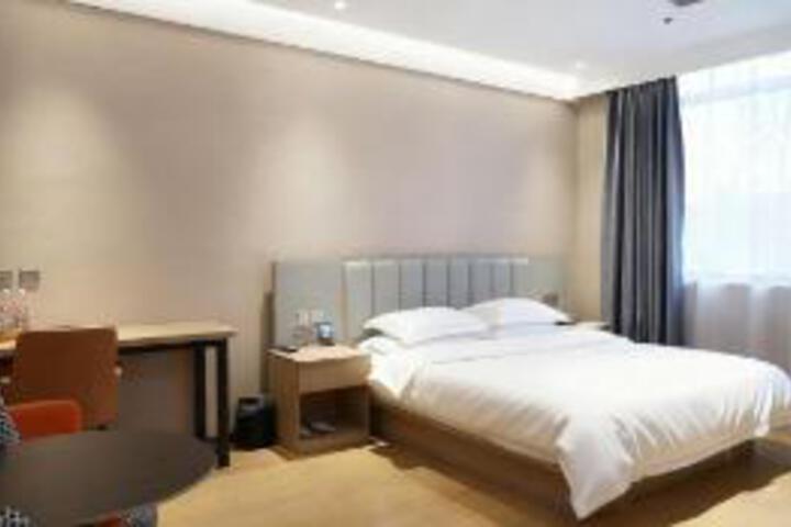 Room 6 of 7