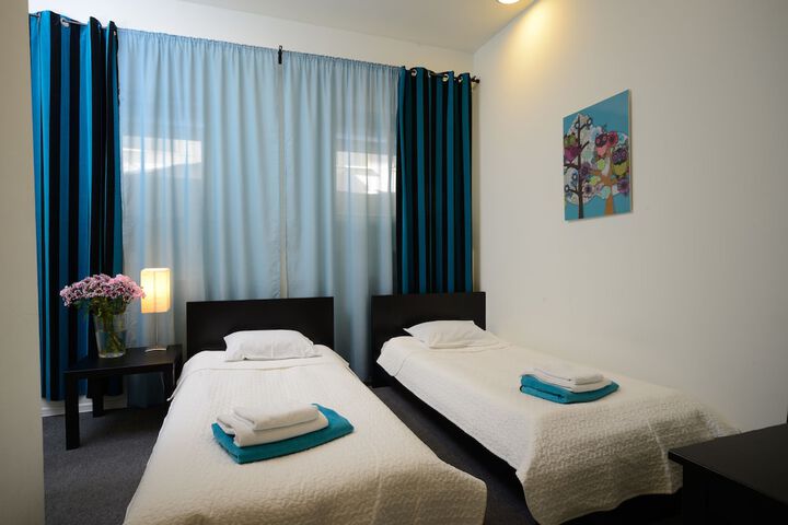 Room 6 of 48