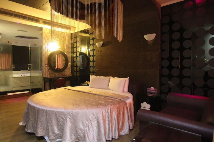 Room 8 of 56