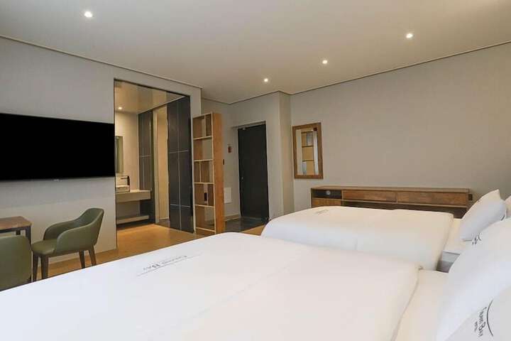 Room 45 of 92