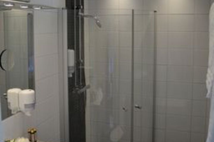 Room 4 of 27