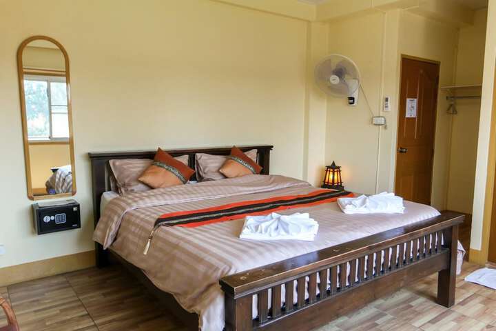 Room 28 of 62