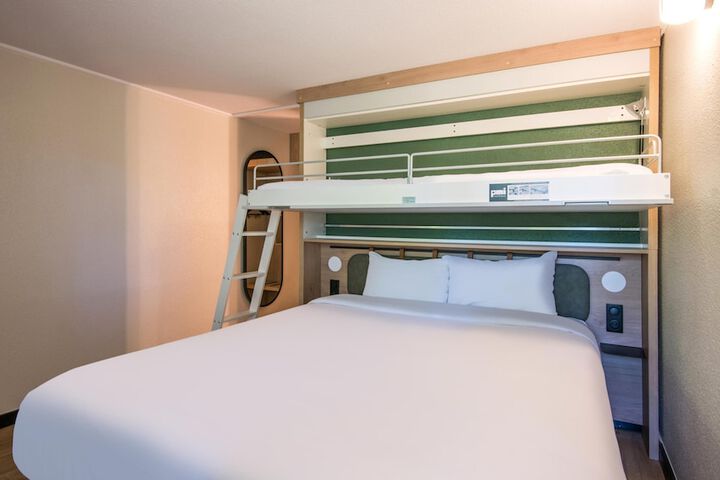 Room 14 of 38