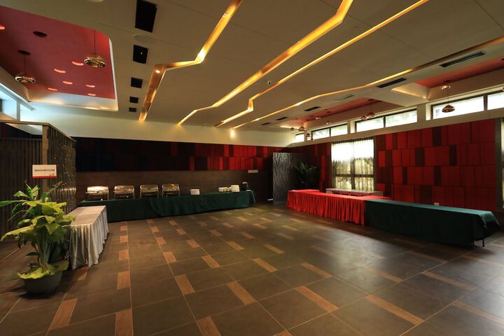 Ballroom/Hall 59 of 74