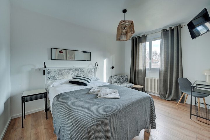 Room 8 of 48