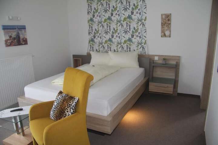 Room 3 of 110