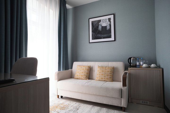 Room 15 of 25