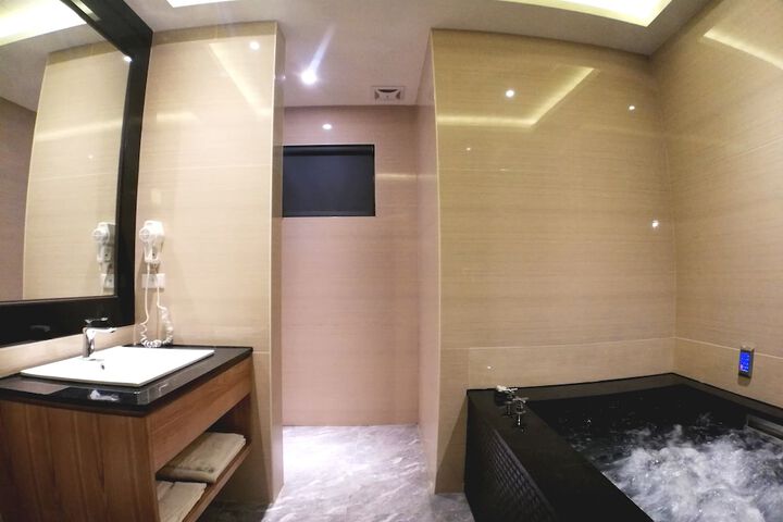 Room 31 of 37