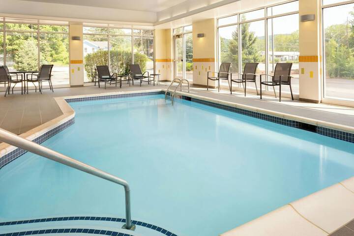 Pool Hotel