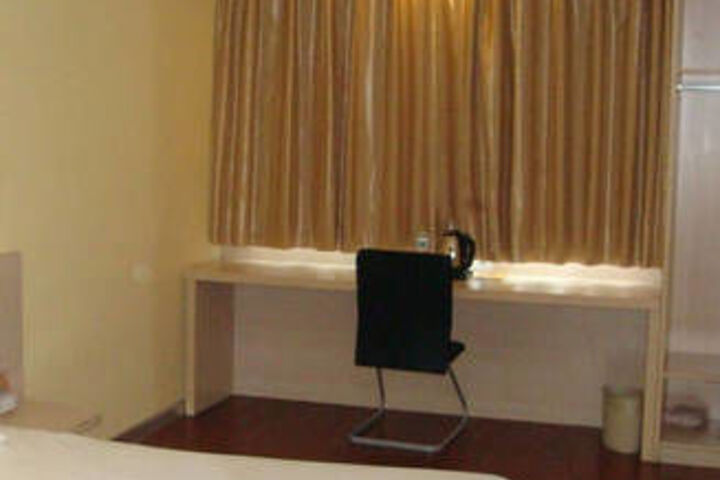 Room 14 of 61
