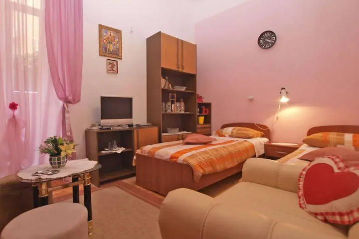 Room 4 of 11
