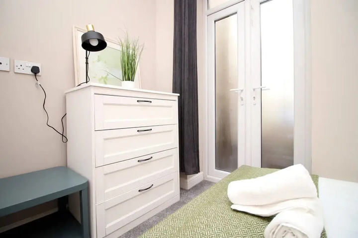 Room 2 of 17