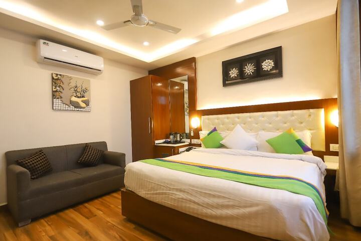 Room 19 of 38
