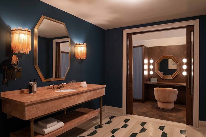 Room 30 of 60