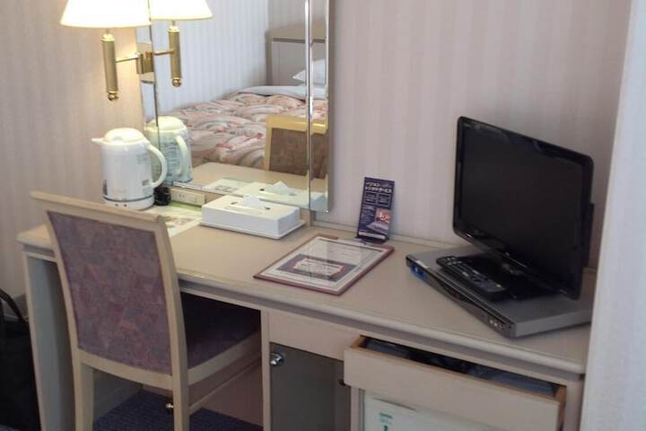 Room 8 of 33