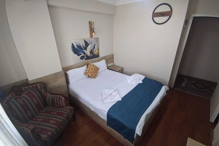 Room 10 of 48