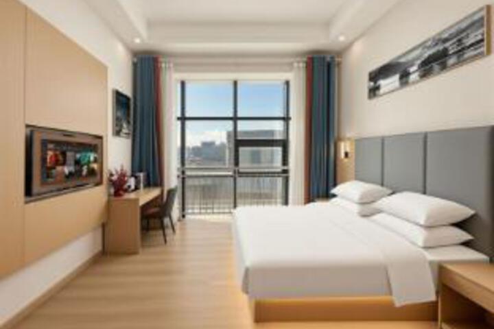 Room 6 of 8