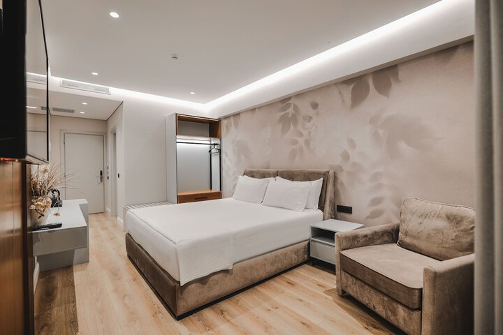 Room 30 of 76