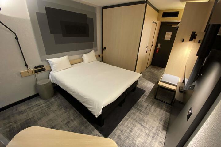 Room 9 of 60