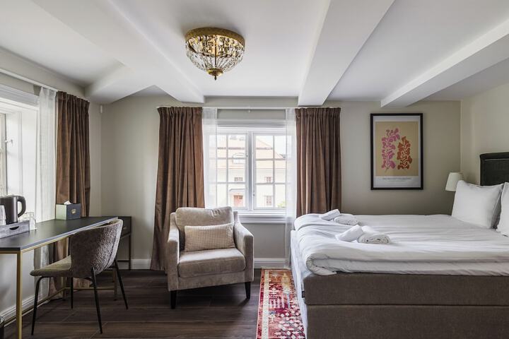 Room 32 of 89