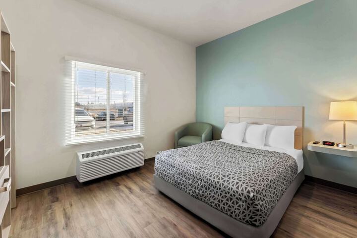 Basic Queen Bed (1 of 11)