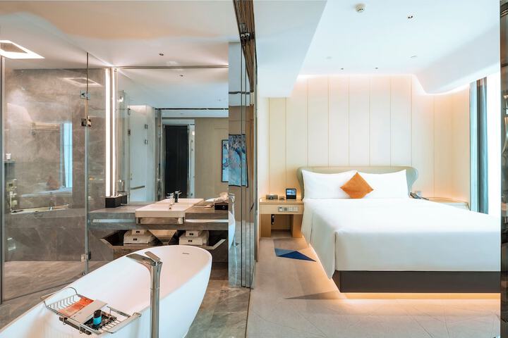 Room 16 of 124