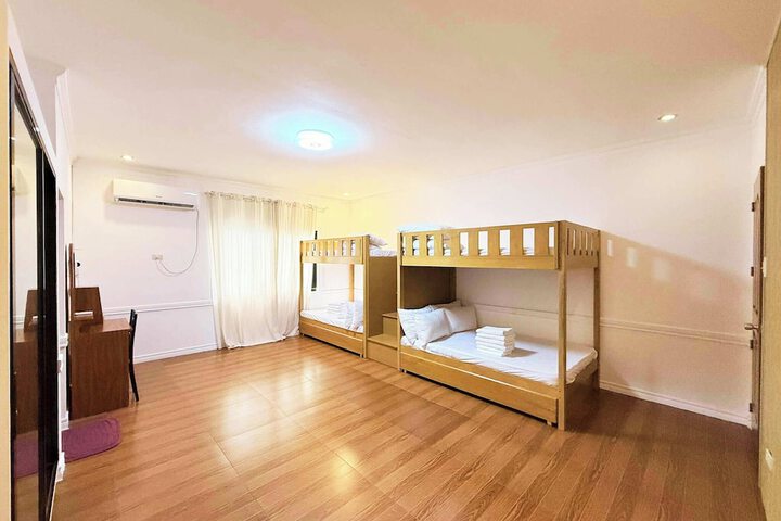 Room 47 of 182