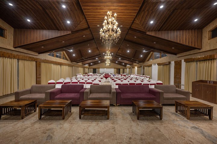 Ballroom/Hall 39 of 51