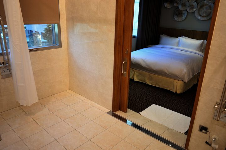 Room 25 of 87