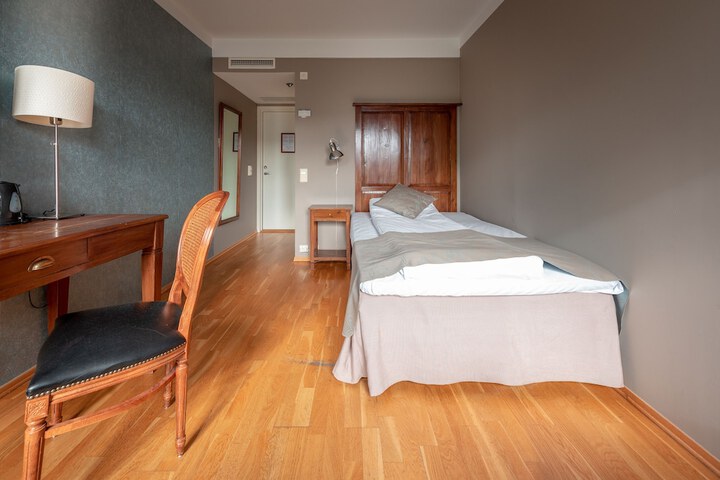 Room 7 of 94