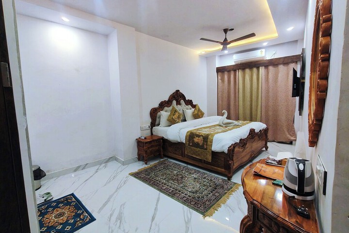 Room 10 of 33