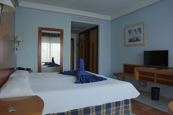 Room 3 of 63
