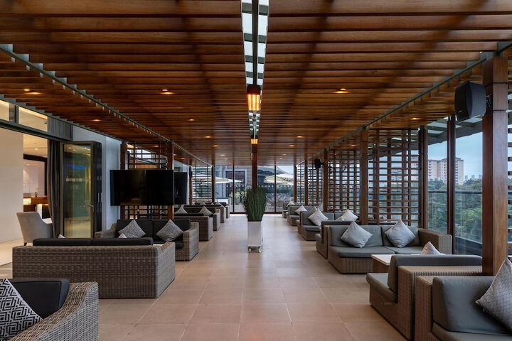 Lounge 88 of 134