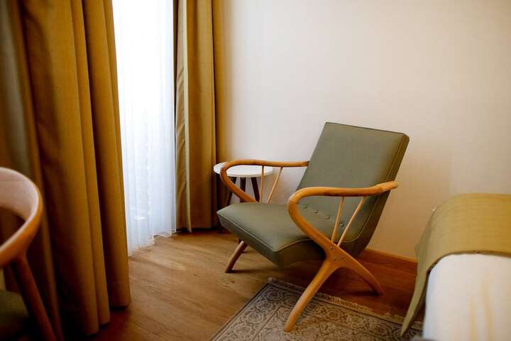 Room 8 of 63