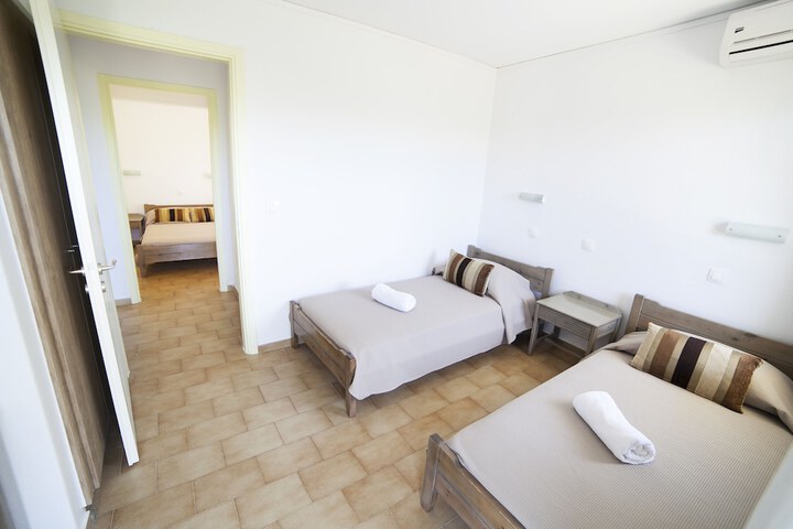 Room 3 of 3