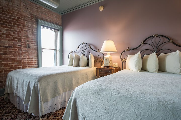 Quadruple Executive Queen Bed (15 of 16)